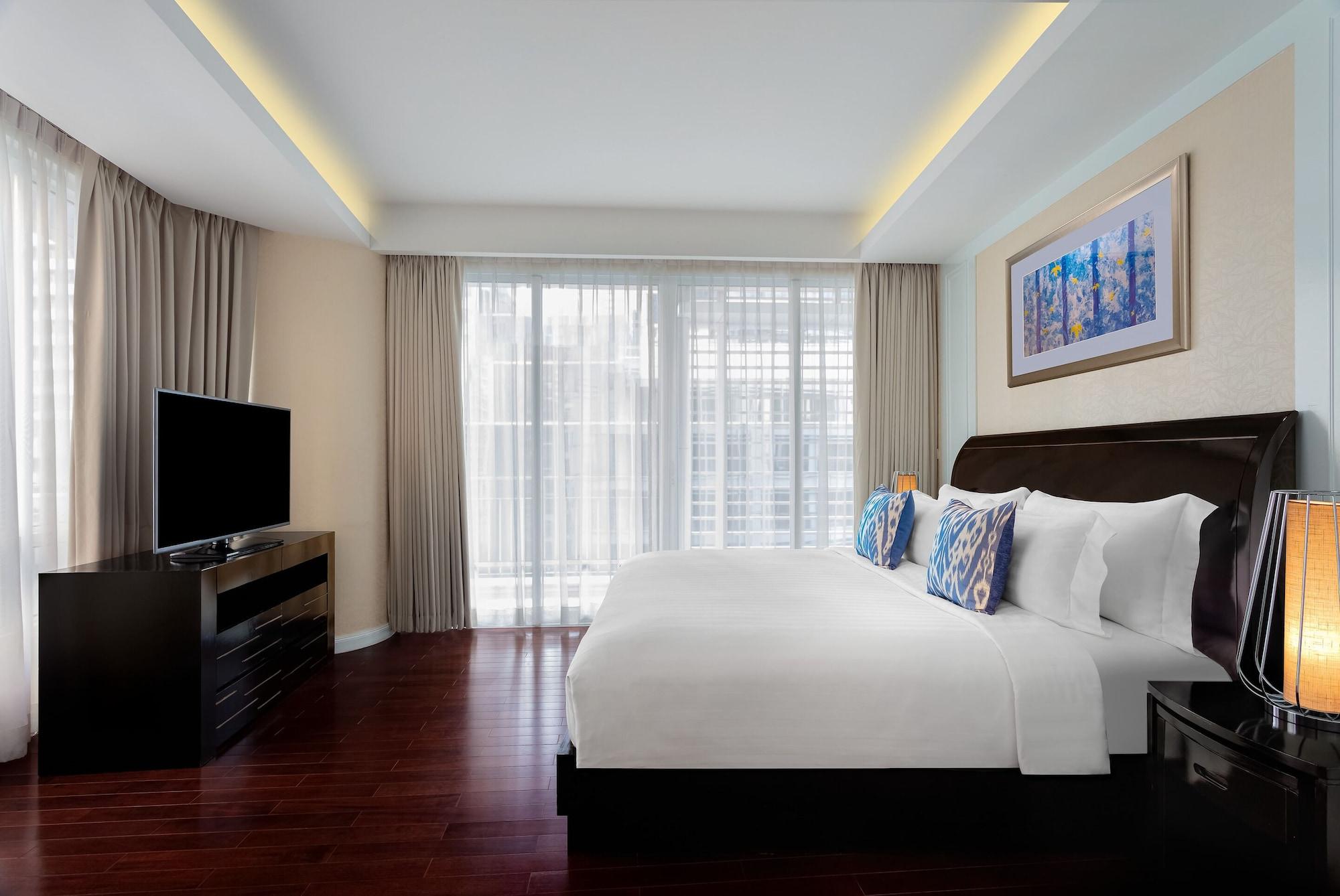 Dusit Suites Hotel Ratchadamri, Bangkok Kültér fotó A bedroom at the hotel