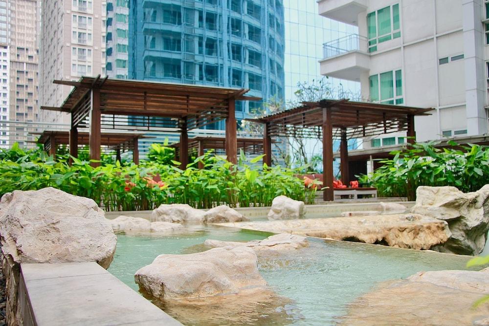 Dusit Suites Hotel Ratchadamri, Bangkok Kültér fotó The Rock Garden