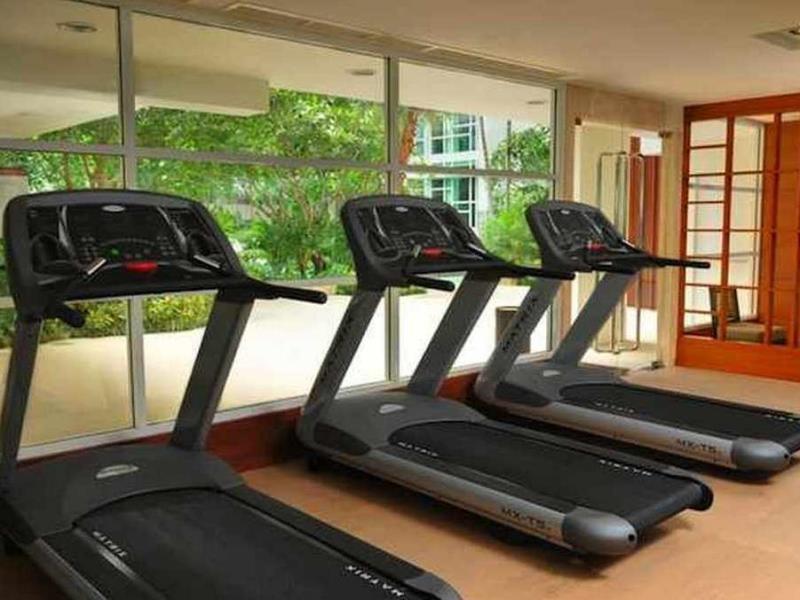 Dusit Suites Hotel Ratchadamri, Bangkok Létesítmények fotó Treadmills in a gym