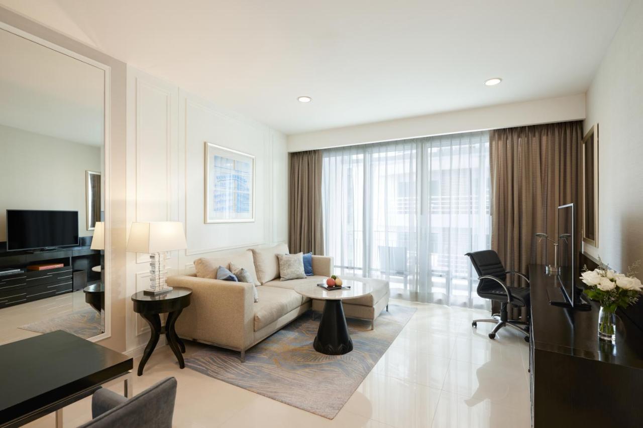 Dusit Suites Hotel Ratchadamri, Bangkok Kültér fotó A living room in a serviced apartment in Singapore