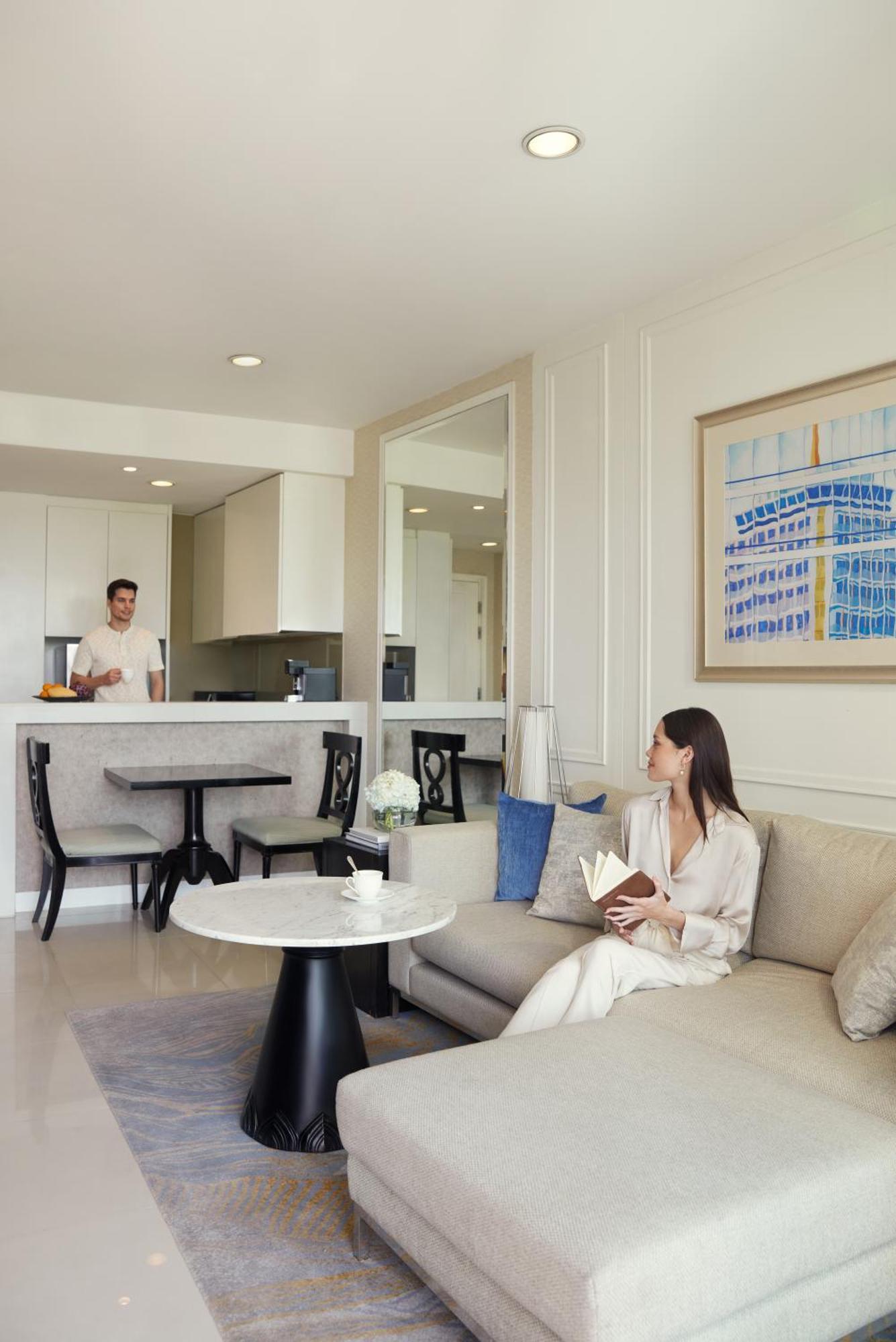 Dusit Suites Hotel Ratchadamri, Bangkok Kültér fotó A living room at The Ritz-Carlton, DIFC