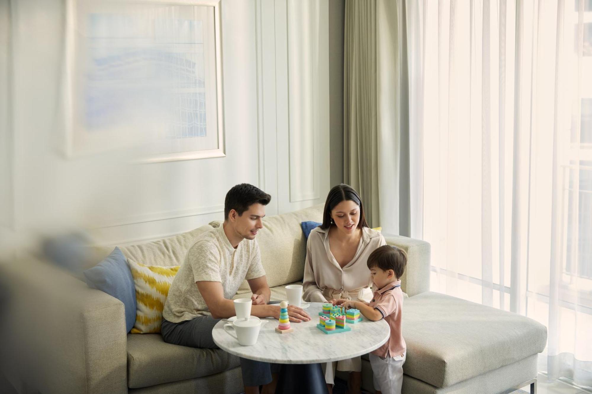 Dusit Suites Hotel Ratchadamri, Bangkok Kültér fotó Family at home