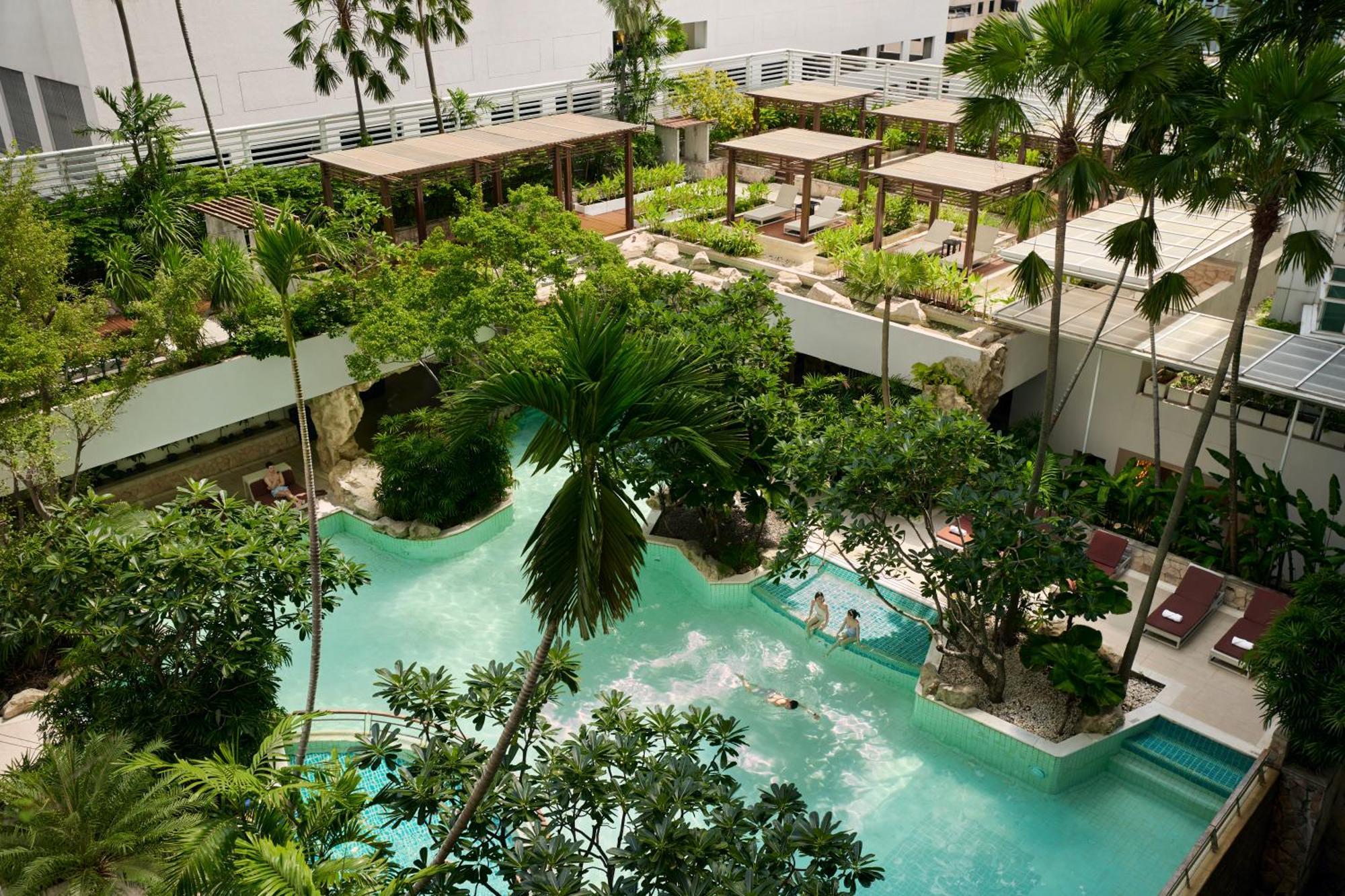 Dusit Suites Hotel Ratchadamri, Bangkok Kültér fotó The resort's lagoon