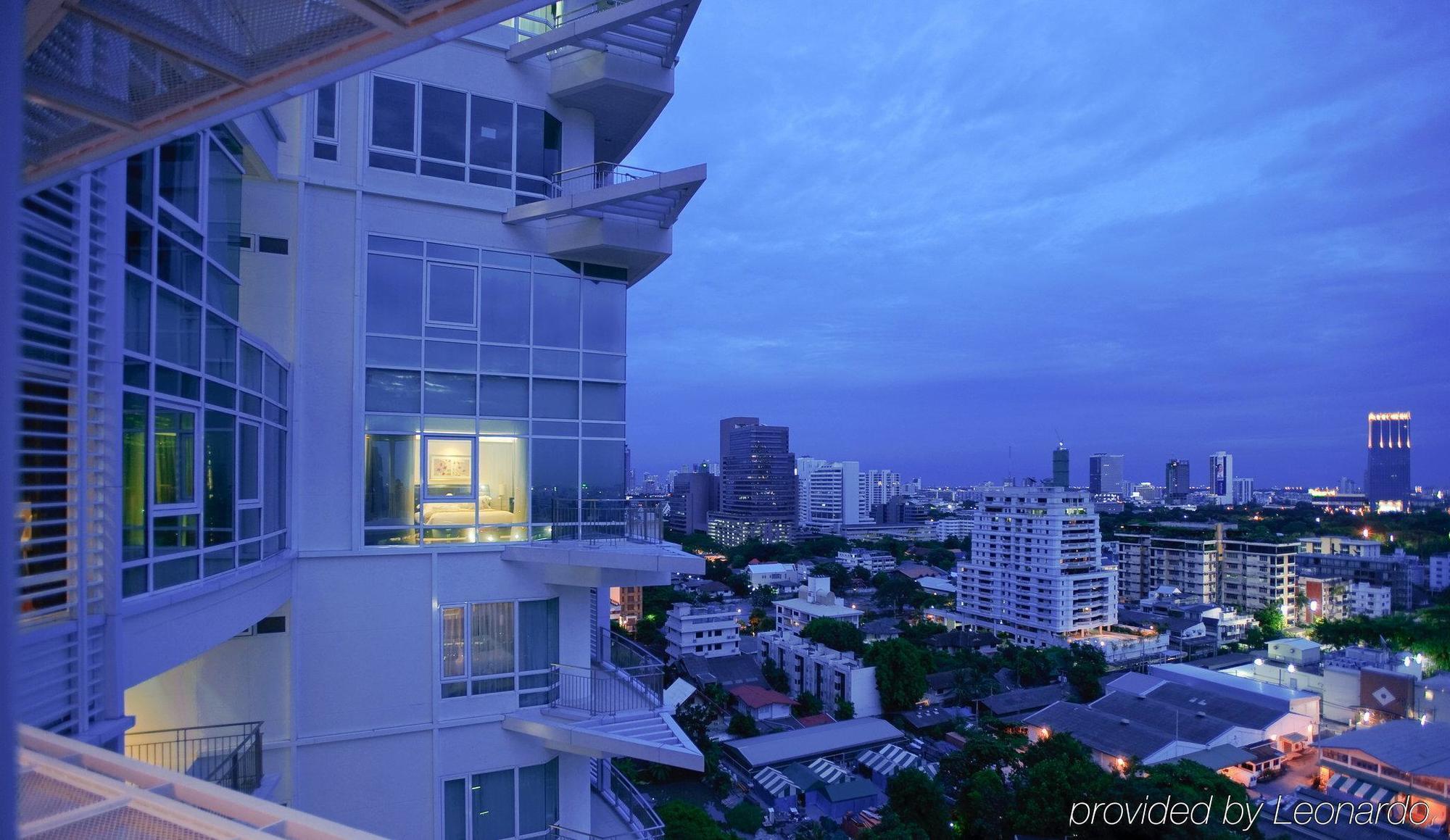 Dusit Suites Hotel Ratchadamri, Bangkok Kültér fotó View from the 10th floor
