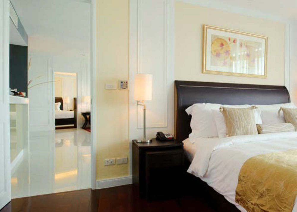 Dusit Suites Hotel Ratchadamri, Bangkok Kültér fotó A bedroom at the hotel