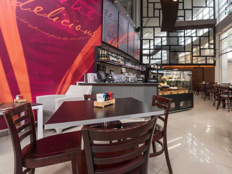 Dusit Suites Hotel Ratchadamri, Bangkok Kültér fotó Interior of a typical café