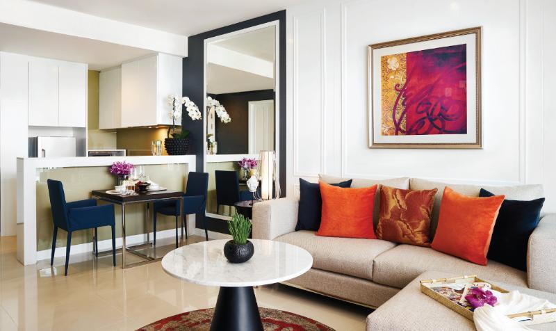 Dusit Suites Hotel Ratchadamri, Bangkok Kültér fotó A living room in a typical apartment