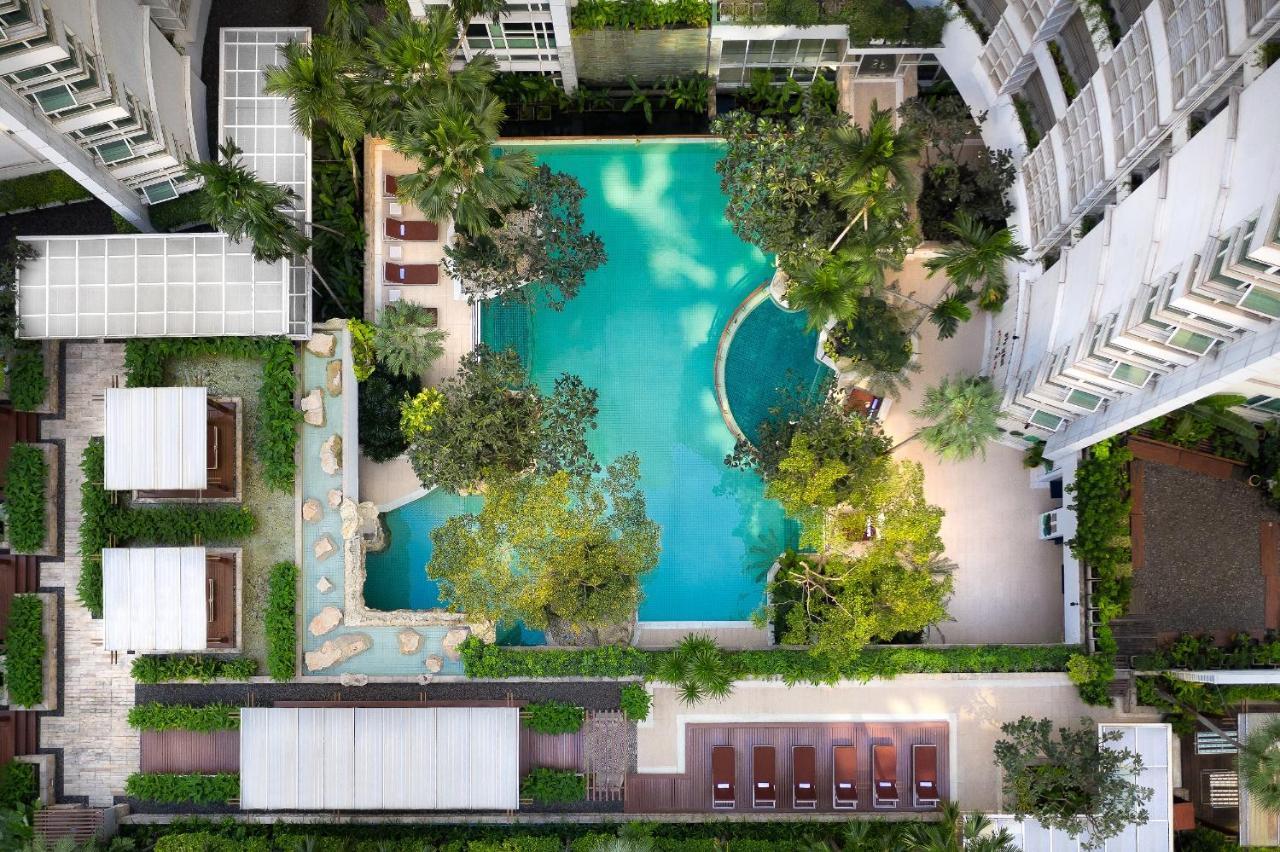 Dusit Suites Hotel Ratchadamri, Bangkok Kültér fotó Aerial view of the pool at The Park, Bangkok