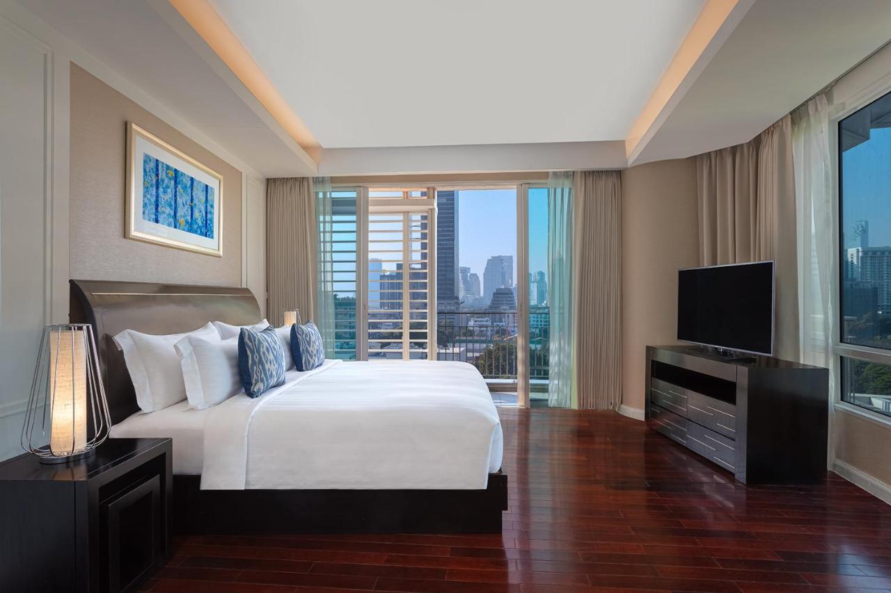 Dusit Suites Hotel Ratchadamri, Bangkok Kültér fotó A bedroom at the hotel